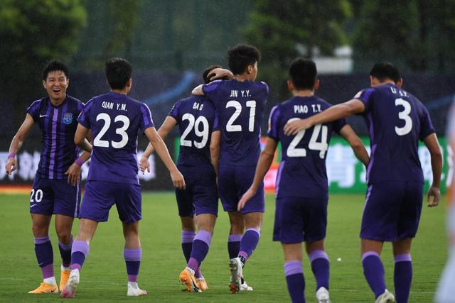 回顾传奇起点！媒体分享勒布朗首场比赛的珍贵瞬间